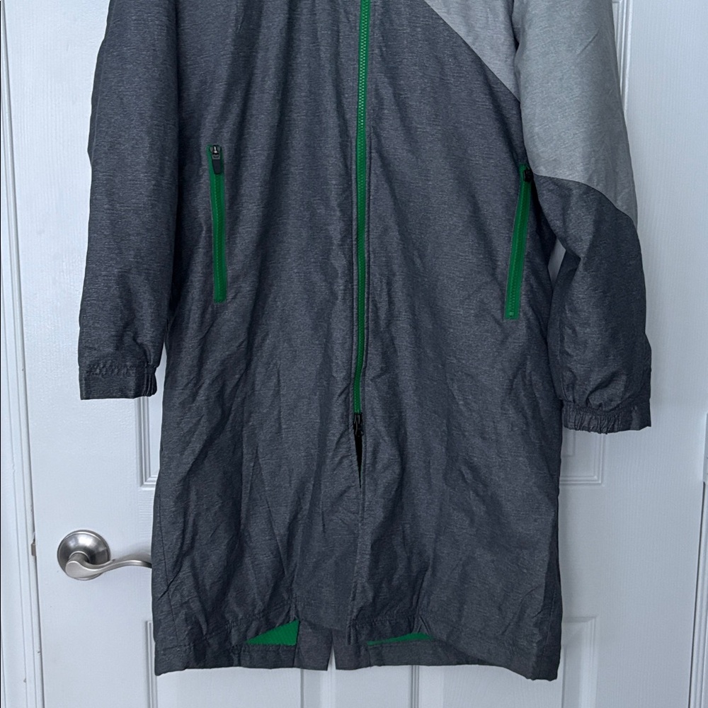 LIKE NEW Speedo Team Parka Grey with Green Size Medium - Picture 6 of 11
